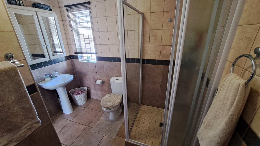 2 Bedroom Property for Sale in Langenhovenpark Free State